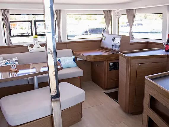 Lagoon 42 in Eden Island / Mahe, Victoria / Eden Island Marina - Photo 3