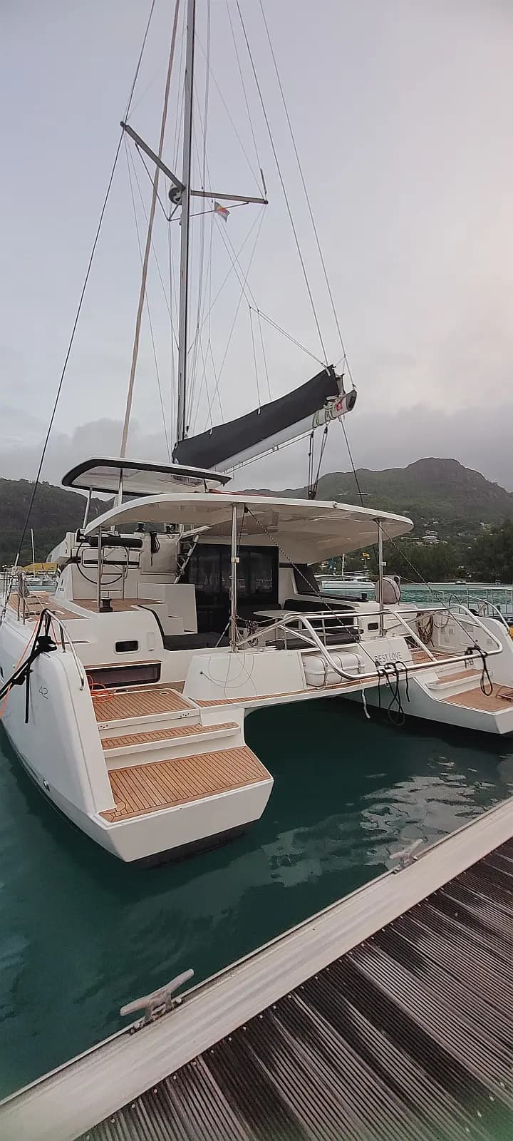 Lagoon 42 in Eden Island / Mahe, Victoria / Eden Island Marina - Photo 4