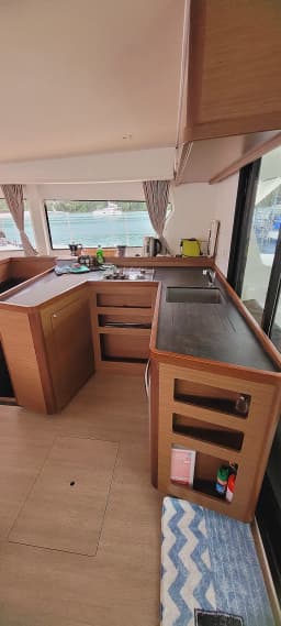 Lagoon 42 in Eden Island / Mahe, Victoria / Eden Island Marina thumbnail 7