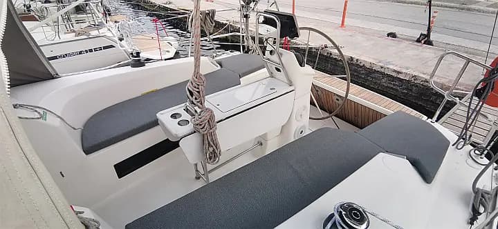 Bavaria Cruiser 33 in Preveza Main Port - Photo 3