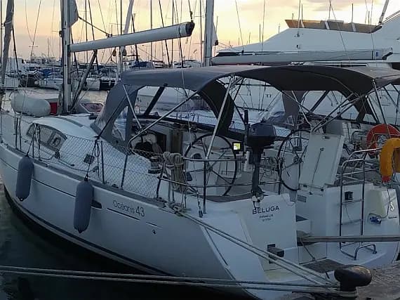 Oceanis 43 in Elefsina / Kalympaki Marina - Photo 1
