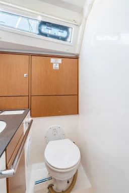 Bavaria 46 Cruiser in Rhodes New Marina thumbnail 22