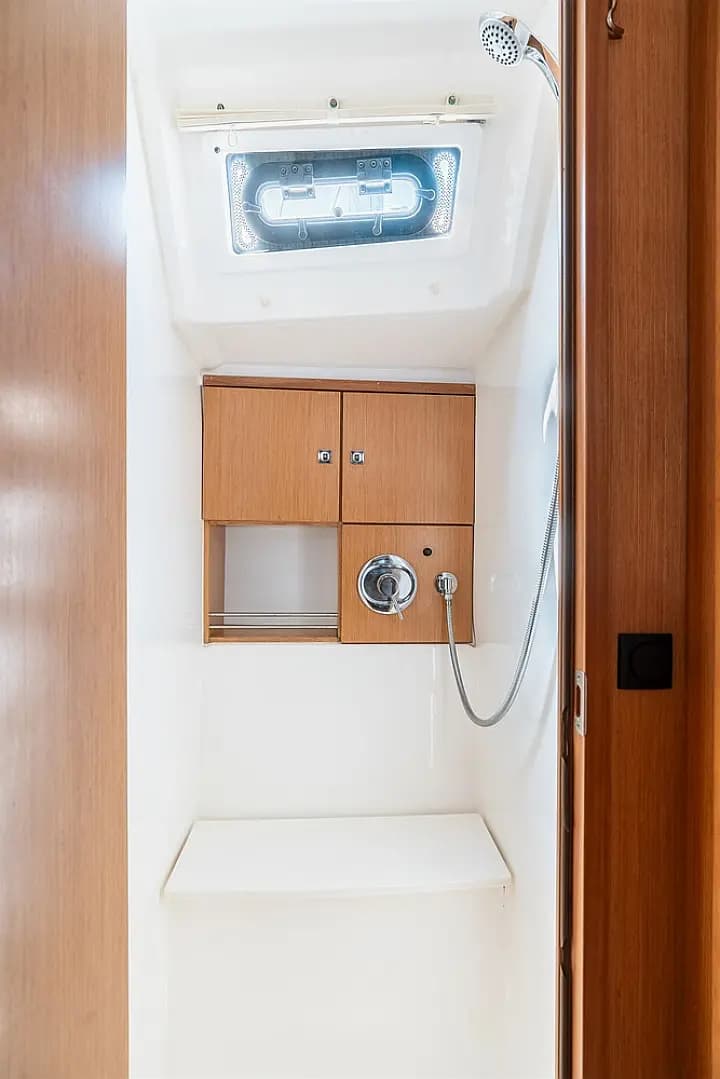 Bavaria 46 Cruiser in Rhodes New Marina - Photo 4