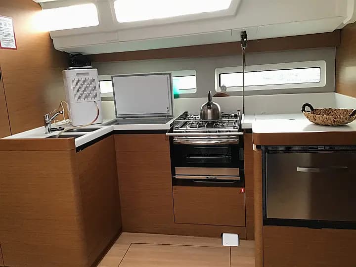 Sun Odyssey 490 in Volos / Port of Volos - Photo 5