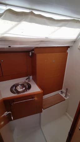 Sun Odyssey 439 in Volos / Port of Volos thumbnail 9