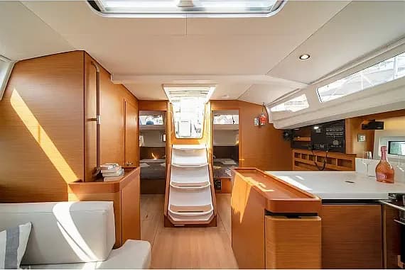Sun Odyssey 440 in Skiathos - Photo 3