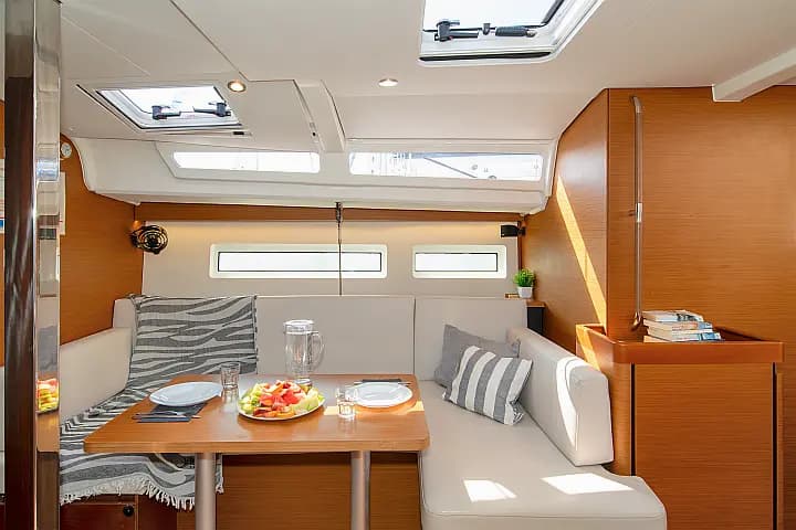 Sun Odyssey 440 in Skiathos - Photo 4