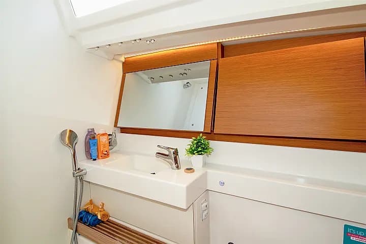 Sun Odyssey 440 in Skiathos - Photo 5