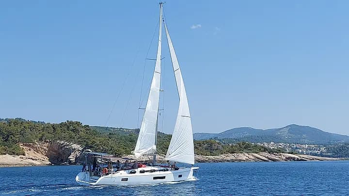 Oceanis 51.1 in Skopelos / Port of Skopelos - Photo 4