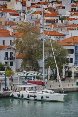 Oceanis 51.1 in Skopelos / Port of Skopelos thumbnail 7