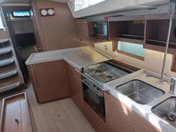 Oceanis 46.1 in Lavrion Main Port thumbnail 11