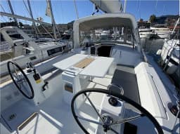 Oceanis 38.1 in Grimaud / Port Grimaud thumbnail 14
