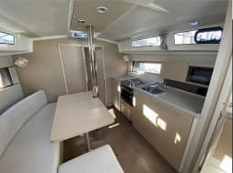 Oceanis 38.1 in Grimaud / Port Grimaud thumbnail 16
