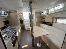 Oceanis 38.1 in Grimaud / Port Grimaud thumbnail 18