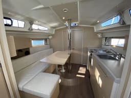 Oceanis 38.1 in Grimaud / Port Grimaud thumbnail 19