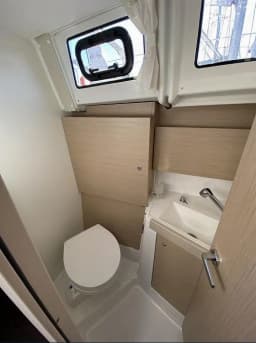 Oceanis 38.1 in Grimaud / Port Grimaud thumbnail 20
