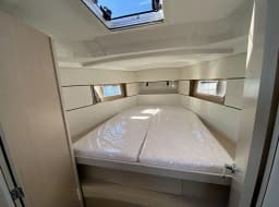 Oceanis 38.1 in Grimaud / Port Grimaud thumbnail 7