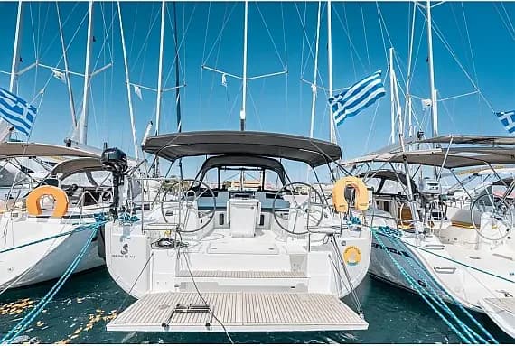 Oceanis 40.1 in Rhodes / Mandraki Port - Photo 1