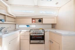Oceanis 40.1 in Rhodes / Mandraki Port thumbnail 11