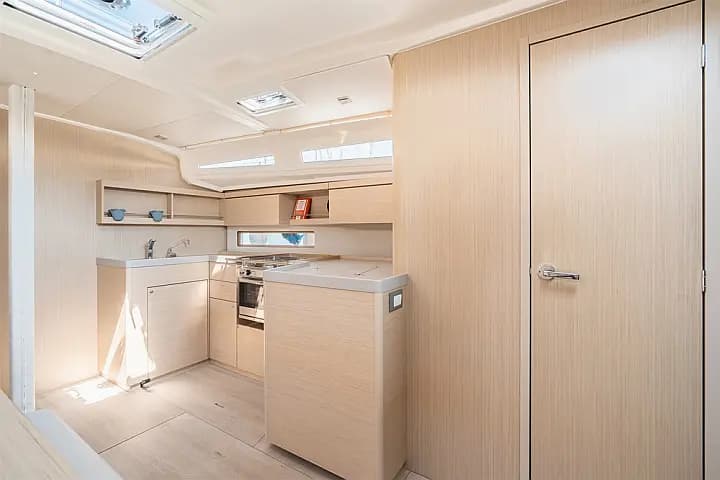 Oceanis 40.1 in Rhodes / Mandraki Port - Photo 3