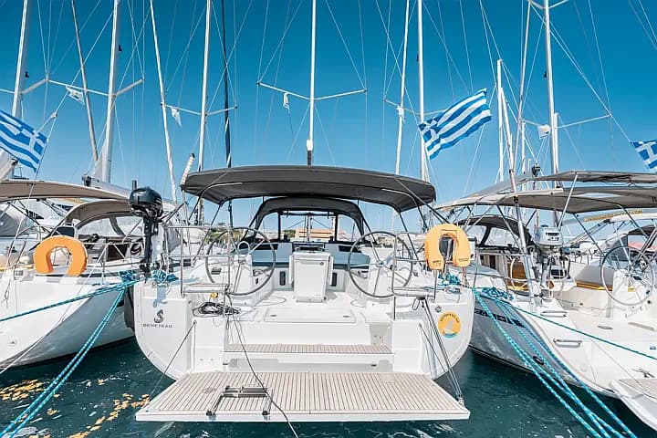 Oceanis 40.1 in Rhodes / Mandraki Port - Photo 5