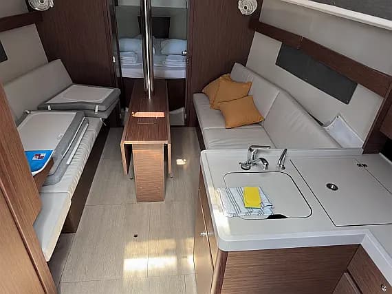 Oceanis 34.1 in Sukošan / D-Marin Dalmacija Marina - Photo 3