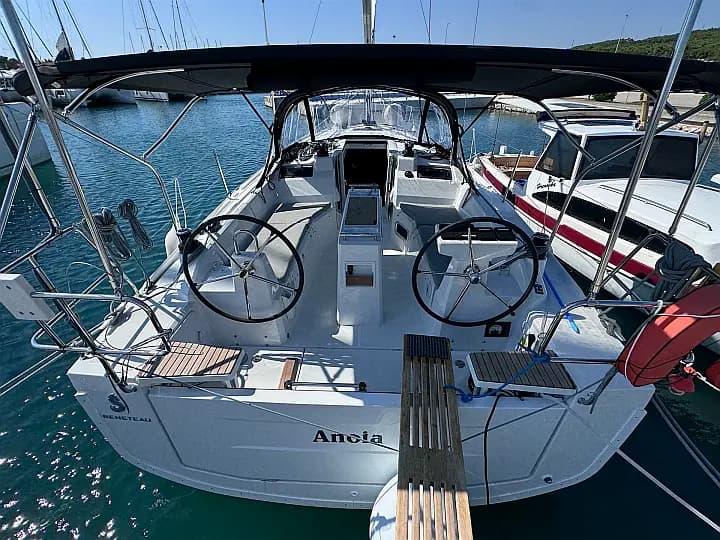 Oceanis 34.1 in Sukošan / D-Marin Dalmacija Marina - Photo 5