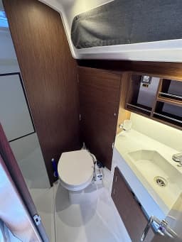 Oceanis 34.1 in Sukošan / D-Marin Dalmacija Marina thumbnail 7