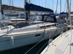 Sun Odyssey 42 i in Lefkada / Nikiana Marina thumbnail 8