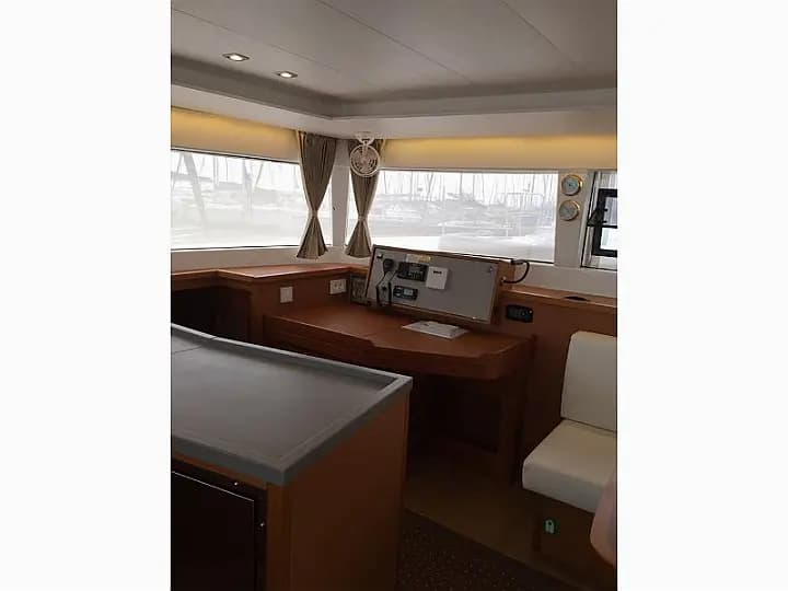 Lagoon 450 in Athens / Alimos Marina - Photo 4