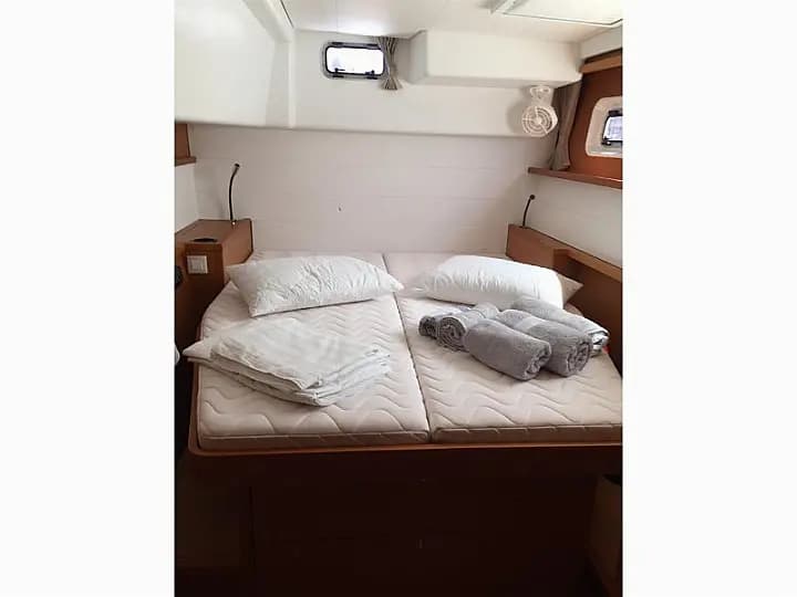 Lagoon 450 in Athens / Alimos Marina - Photo 5