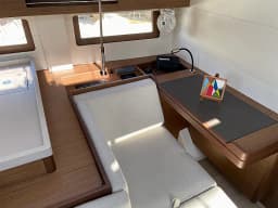 Oceanis 51.1 in Athens / Alimos Marina thumbnail 11