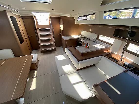 Oceanis 51.1 in Athens / Alimos Marina - Photo 3