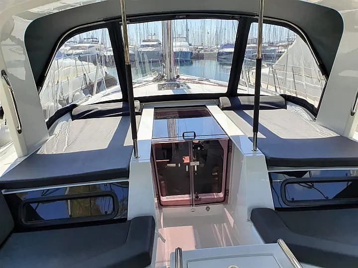 Oceanis 51.1 in Athens / Alimos Marina - Photo 4