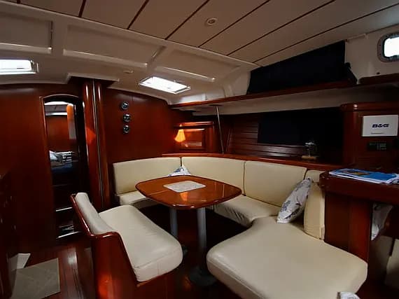 Oceanis 473 in Talamone Port - Photo 3