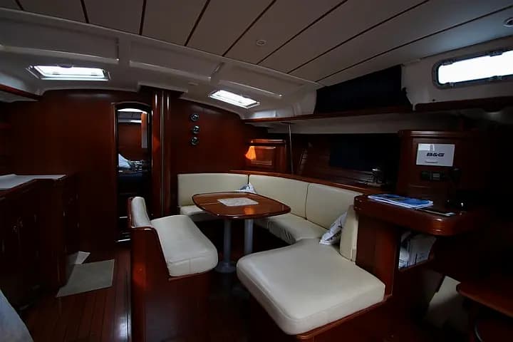 Oceanis 473 in Talamone Port - Photo 4