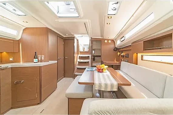 Oceanis 40.1 in Athens / Alimos Marina - Photo 3