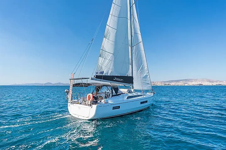 Oceanis 40.1 in Athens / Alimos Marina - Photo 4