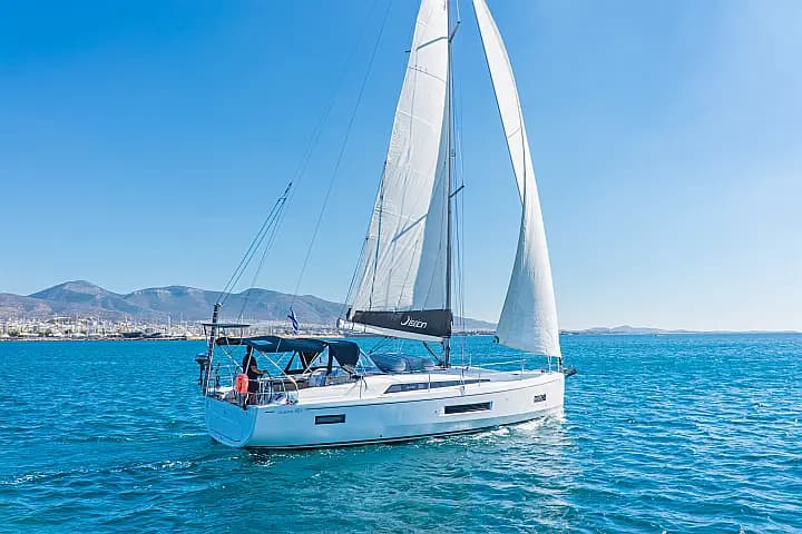 Oceanis 40.1 in Athens / Alimos Marina - Photo 5