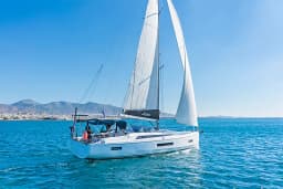 Oceanis 40.1 in Athens / Alimos Marina thumbnail 4
