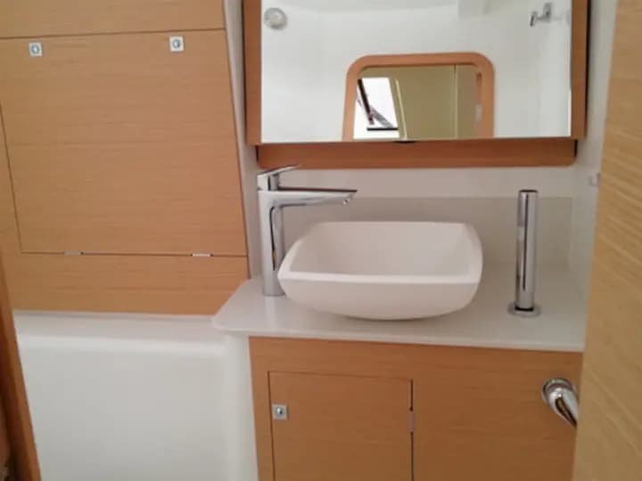 Dufour 460 Grand Large in Palairos / Marina Paleros - Photo 4