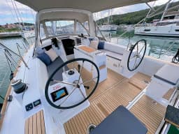 Oceanis 38.1 in Pula / Tehnomont Marina Veruda thumbnail 12