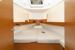 Sun Odyssey 349 in Volos / Port of Volos thumbnail 5