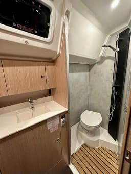 Bavaria C42 in Lefkada / Nikiana Marina thumbnail 16