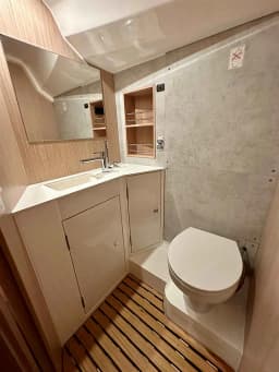 Bavaria C42 in Lefkada / Nikiana Marina thumbnail 3