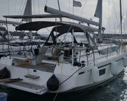 Bavaria C42 in Lefkada / Nikiana Marina thumbnail 7