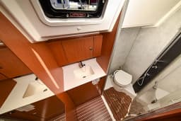 Bavaria C42 in Sukošan / D-Marin Dalmacija Marina thumbnail 23