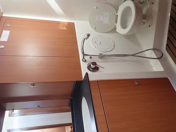 Bavaria 55 Cruiser in Sukošan / D-Marin Dalmacija Marina - Photo 4