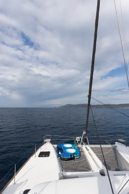 Lagoon 450 Fly in Santorini / Vlichada port thumbnail 34
