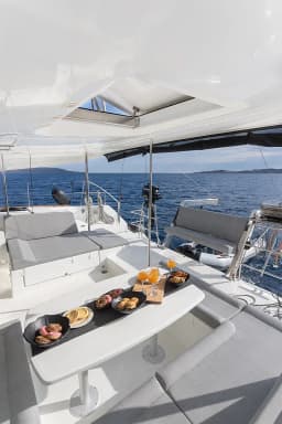Lagoon 450 Fly in Santorini / Vlichada port thumbnail 37